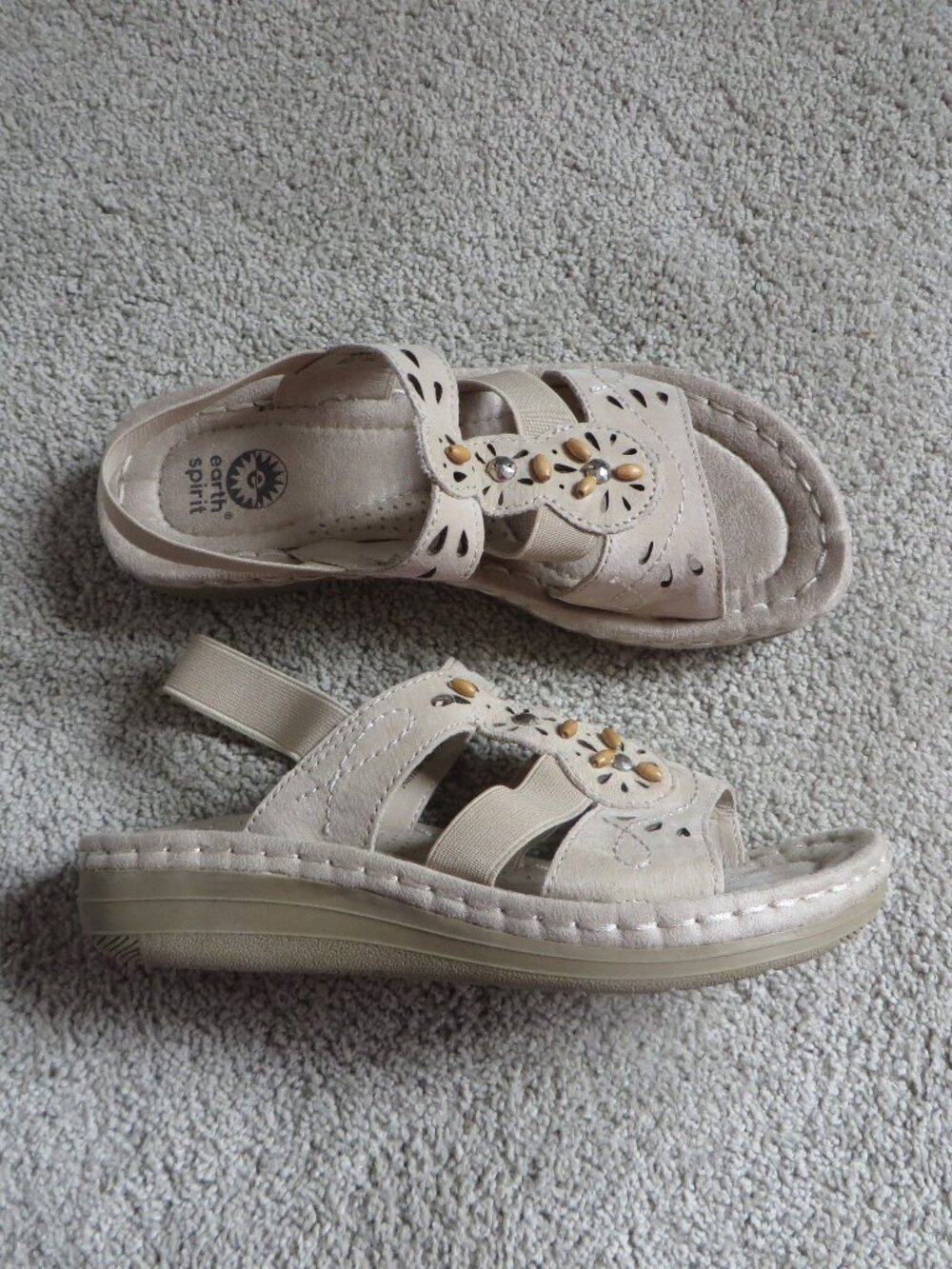 NEW Earth Spirit Womens Sandals Size 6 Beige Leather Cushioned Stretch Strap